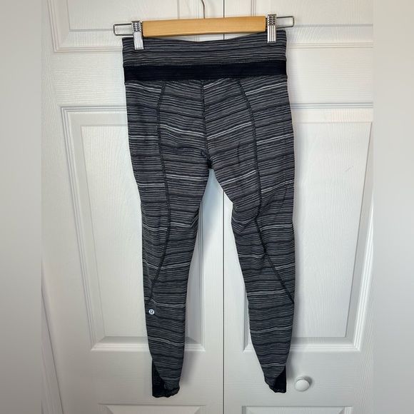 Lululemon sz.4 Legging w/Mesh 25” inseam EUC - Picture 5 of 5